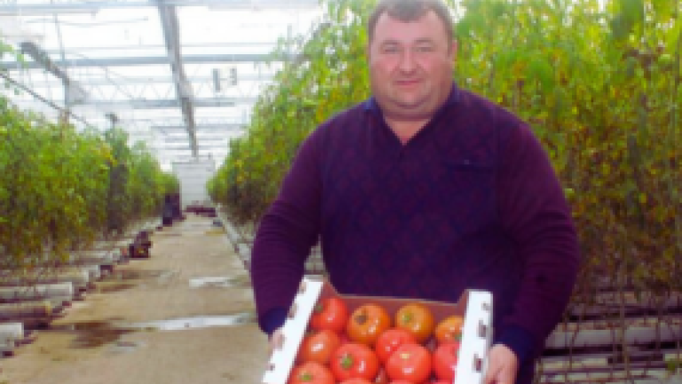 Иван Кабуров представя Македон и Манекро.